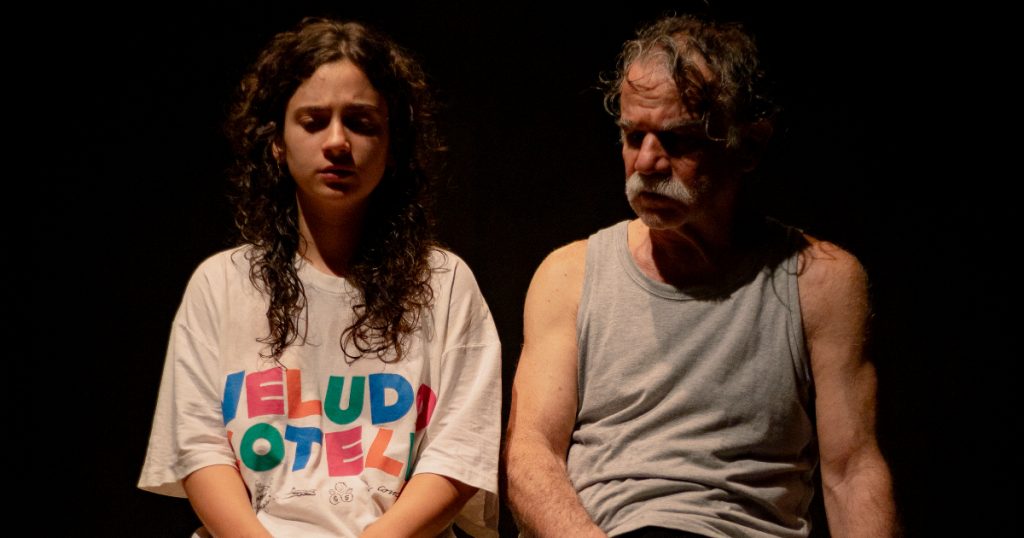bárbara paz e eduardo moreira em cena no espetáculo das ding