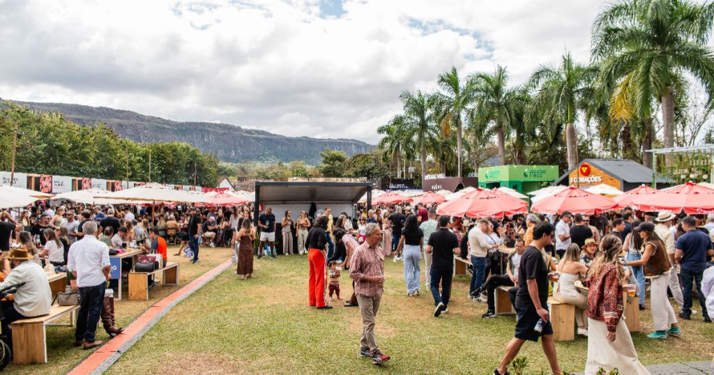público no festival cultura e gastronomia de tiradentes