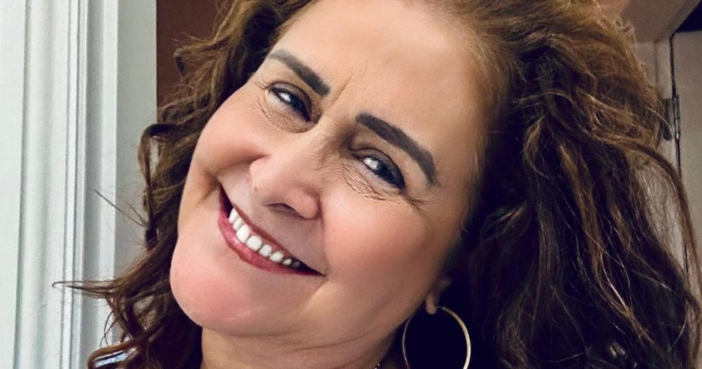 joanna sorrindo