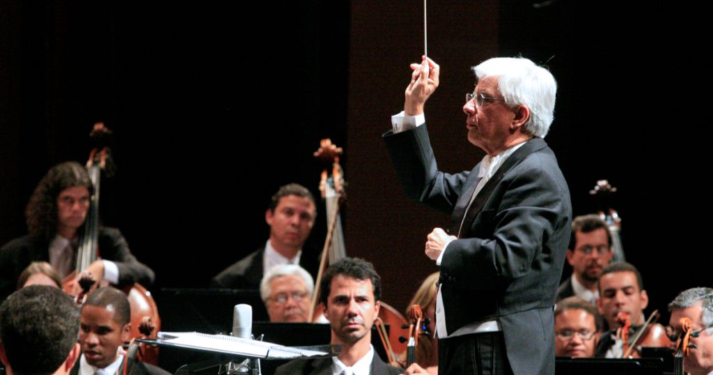 orquestra sinfônica de minas gerais tocando