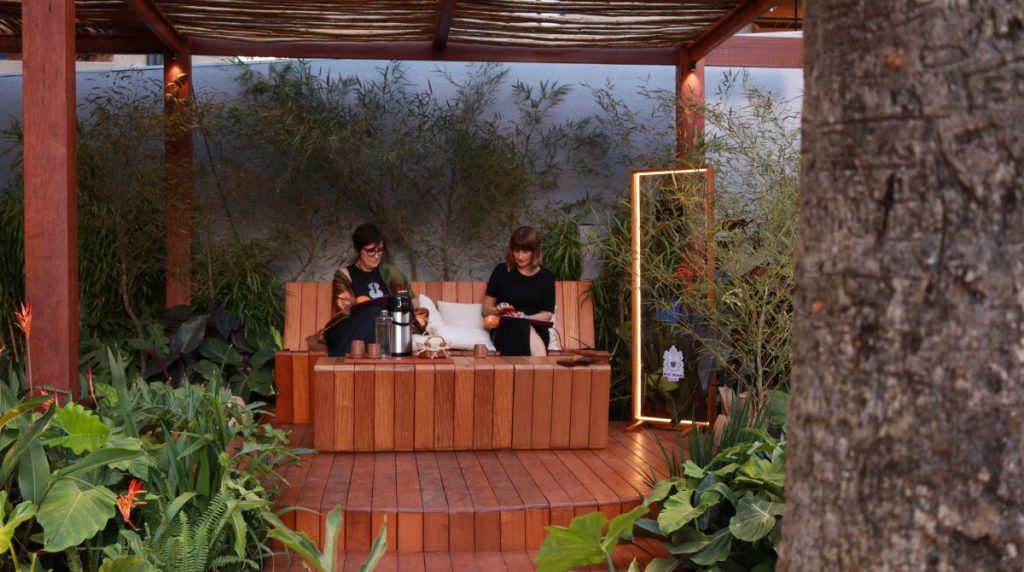 Um refúgio de madeira na CASACOR Minas A experiência sensorial da Madeiraria
