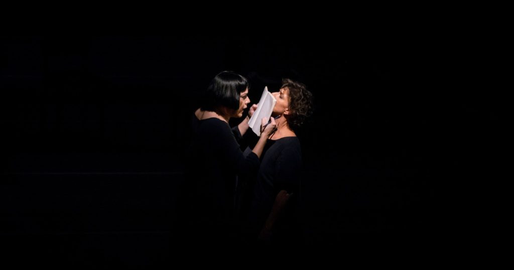 atrizes bete coelho e georgette fadel em cena
