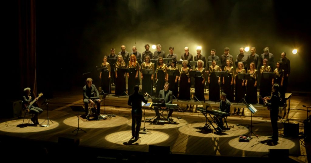 coral madrigale no palco