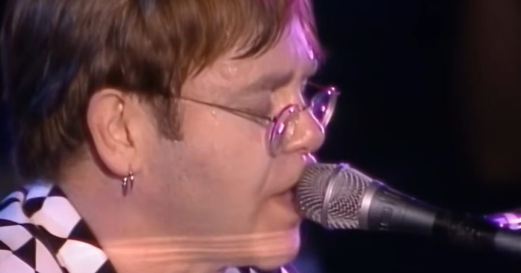 elton john cantando no estádio do flamengo
