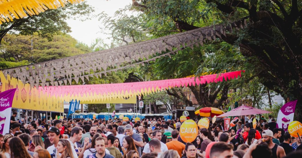 público reunido na festa alemã